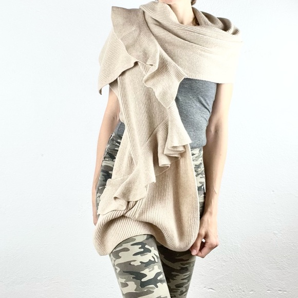 BANANA REPUBLIC |🧣Beige Italian Yarn Ruffled Wool Blend Rectangular Large Scarf - Picture 2 of 8